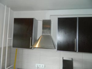 Установка вытяжки на кухне в Пушкино